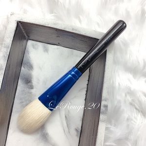 Mac 133se cheek brush blush highlighter contour